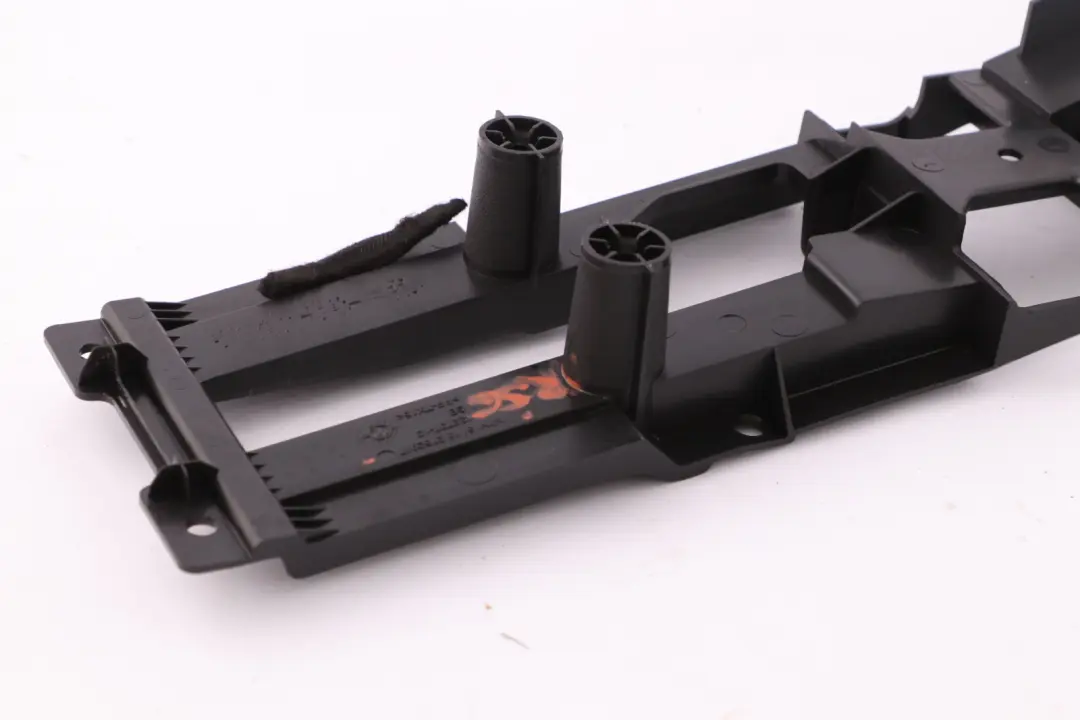 Soporte consola freno De mano trasero para Mini Cooper R55 R56 R57 LCI con número de pieza 2752947 Mini Cooper R55 R56 R57 LCI Soporte consola freno De mano trasero - SKU 2752947 - Número de pieza 2752947