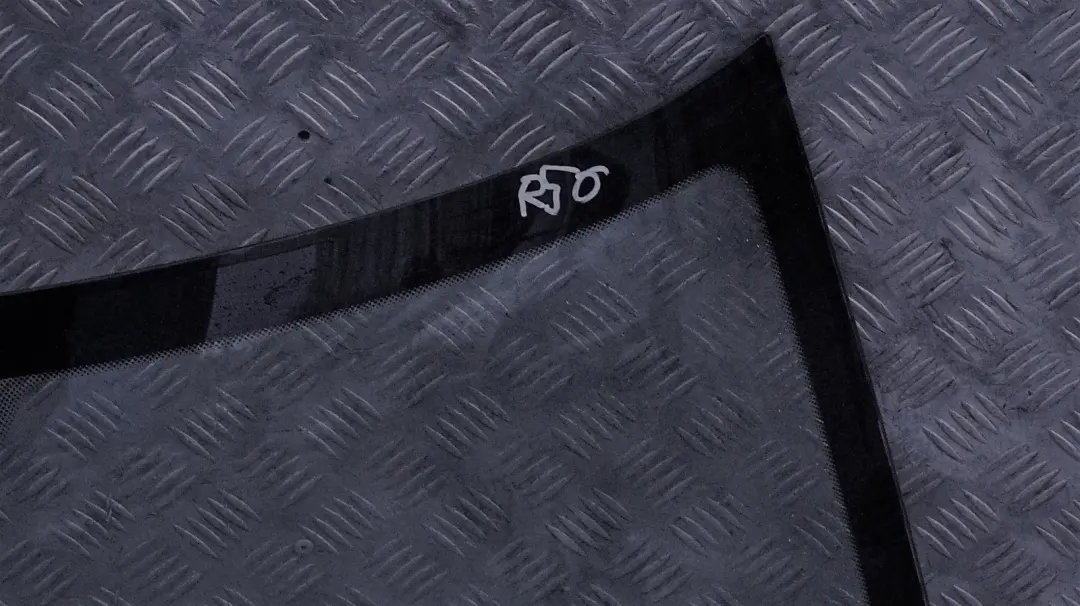 Windscreen Windshield Front Window Glass to Mini Cooper One R50 R52 R53 R55 R56 with Part number 2753978 Mini Cooper One R50 R52 R53 R55 R56 Windscreen Windshield Front Window Glass - SKU 2753978 - Part number 2753978