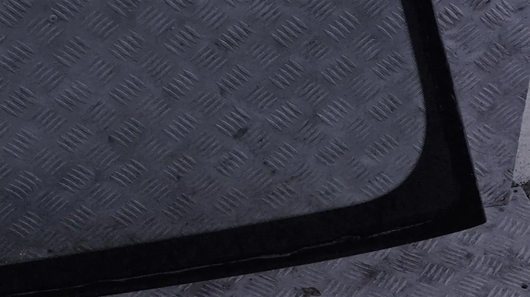 Windscreen Windshield Front Window Glass to Mini Cooper One R50 R52 R53 R55 R56 with Part number 2753978 Mini Cooper One R50 R52 R53 R55 R56 Windscreen Windshield Front Window Glass - SKU 2753978 - Part number 2753978