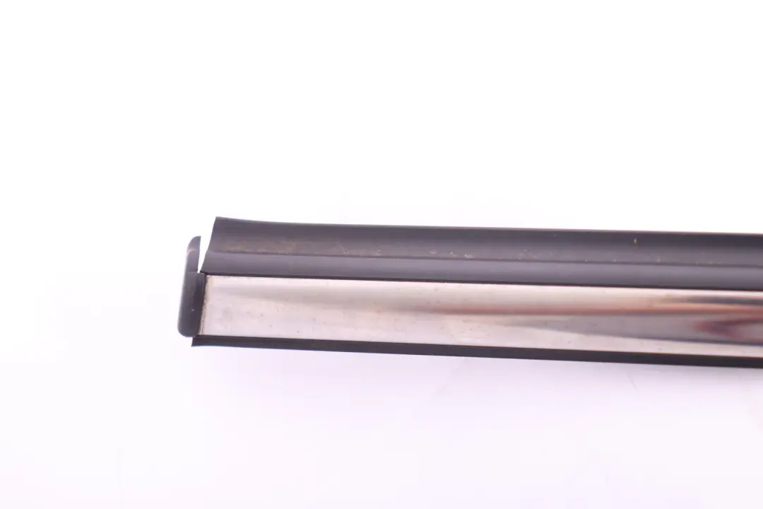 Listwa Prawa Prawy Tył Chrom do MINI Clubman R55 o numerze 7167220 MINI Clubman R55 Listwa Prawa Prawy Tył Chrom - SKU 2754070 - Numer Części 7167220