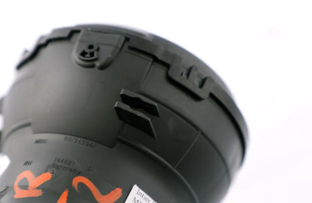 Kratka nawiewu wlot powietrza prawa do MINI R55 R56 o numerze 2754452 MINI R55 R56 Kratka nawiewu wlot powietrza prawa - SKU 2754452 - Numer Części 2754452