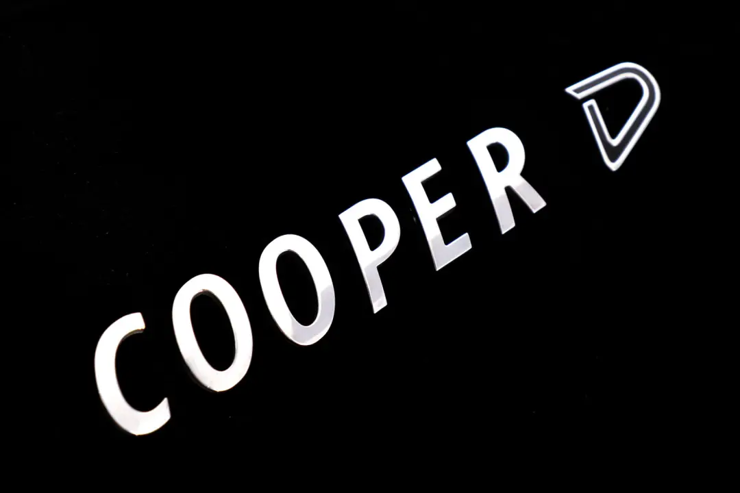 Emblemat Napis Znaczek Logo COOPER D do Mini R56 R57 o numerze 2754747 Mini R56 R57 Emblemat Napis Znaczek Logo COOPER D - SKU 2754747 - Numer Części 2754747