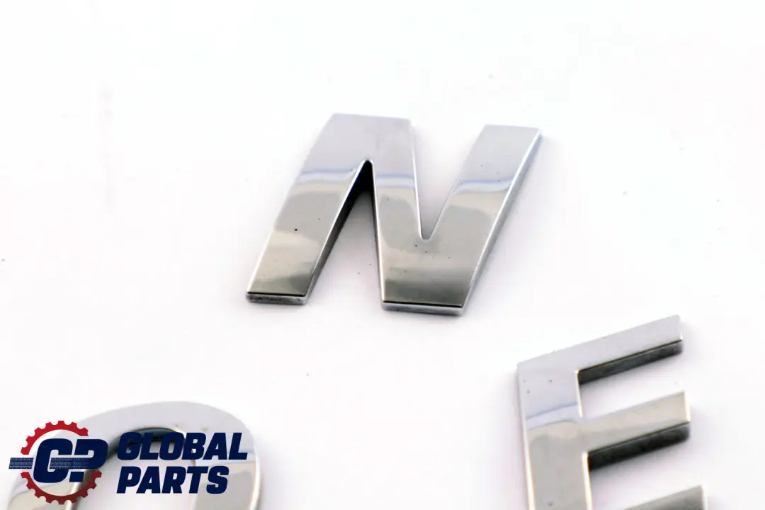 Emblema Alfabetico di Tronco per Mini One R50 R55 R56 R60 Logo con numero di parte 2755615 Mini One R50 R55 R56 R60 Logo Emblema Alfabetico di Tronco - SKU 2755615 - Numero di parte 2755615