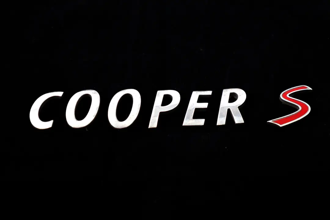 Monogramme 'COOPER S' pour Mini Cooper R53 R55 R56 R57 à propos du numéro de pièce 2755618 Mini Cooper R53 R55 R56 R57 Monogramme 'COOPER S' - SKU 2755618 - Numéro de pièce 2755618