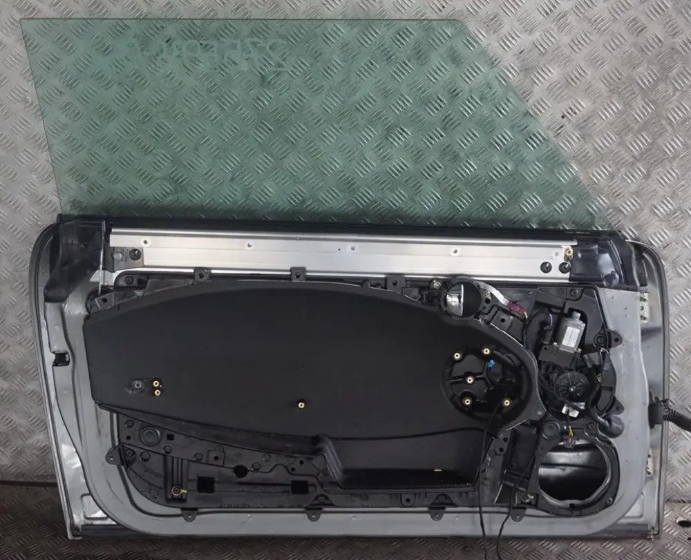 Tür Vorne Links Dark Silber - 871 für BMW Mini Cooper R55 R56 R57 R58 R59 mit Teilenummer 2755935 BMW Mini Cooper R55 R56 R57 R58 R59 Tür Vorne Links Dark Silber - 871 - SKU 2755935-DS2 - Teilenummer 2755935