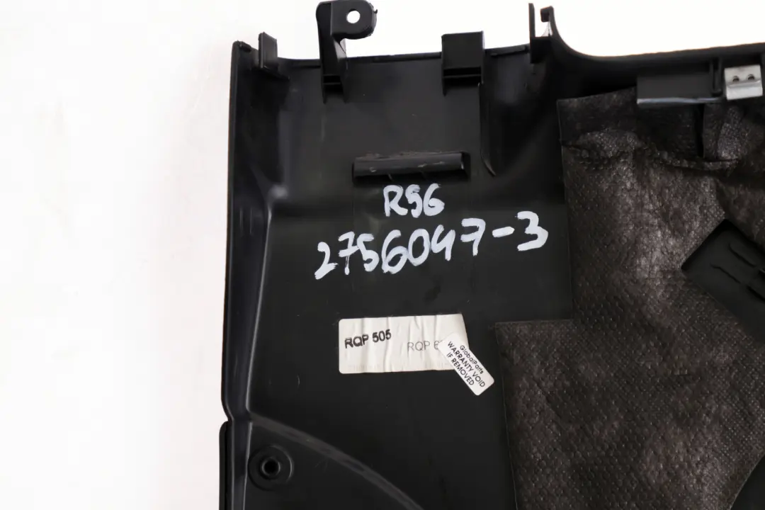 Boczek tapicerka lewy tył do MINI Cooper R56 o numerze 51432756047 MINI Cooper R56 Boczek tapicerka lewy tył - SKU 2756047-3 - Numer Części 51432756047