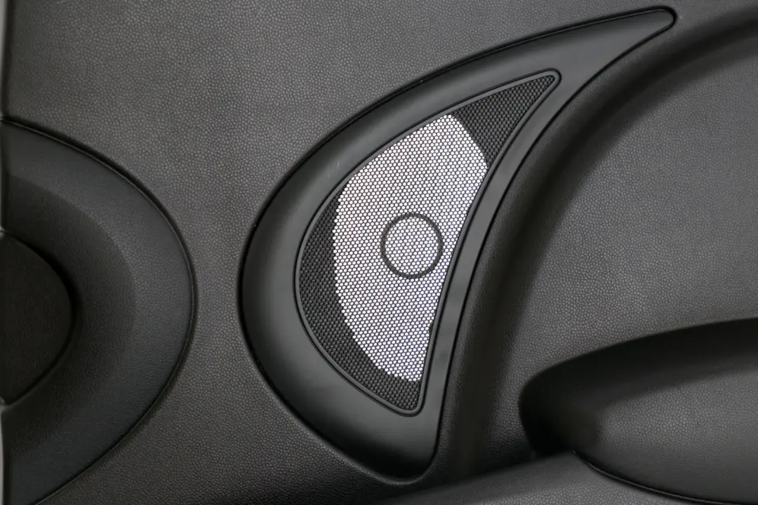 Seitenverkleidung hinten rechts Schwarz Black für BMW MINI Cooper R56 4 mit Teilenummer 2756048 BMW MINI Cooper R56 4 Seitenverkleidung hinten rechts Schwarz Black - SKU 2756048-4 - Teilenummer 2756048