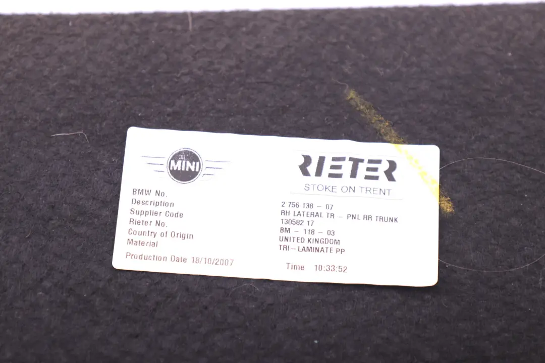 Embellecedor lateral alfombra maletero trasero derecho para MINI Clubman R55 con número de pieza 2756138 MINI Clubman R55 Embellecedor lateral alfombra maletero trasero derecho - SKU 2756138 - Número de pieza 2756138