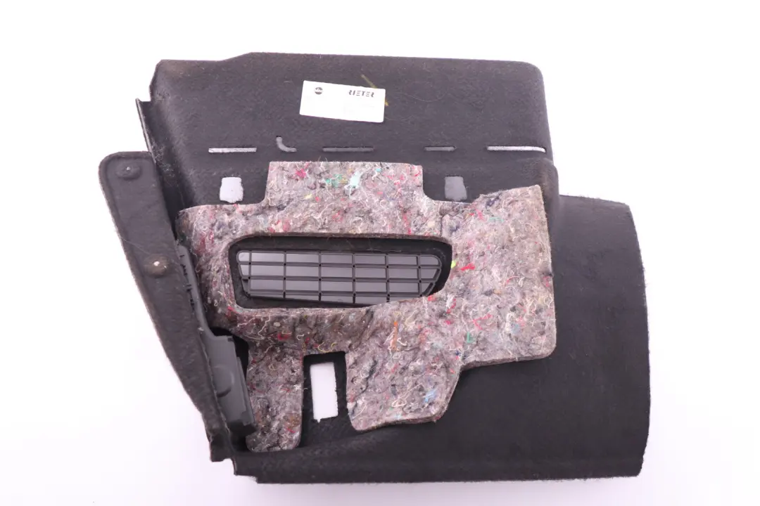 Embellecedor lateral alfombra maletero trasero derecho para MINI Clubman R55 con número de pieza 2756138 MINI Clubman R55 Embellecedor lateral alfombra maletero trasero derecho - SKU 2756138 - Número de pieza 2756138