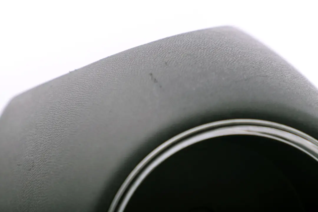 Anillo cromado portavasos trasero para Mini Cooper R56 R57 R58 con número de pieza 7127462 Mini Cooper R56 R57 R58 Anillo cromado portavasos trasero - SKU 2756172 - Número de pieza 7127462