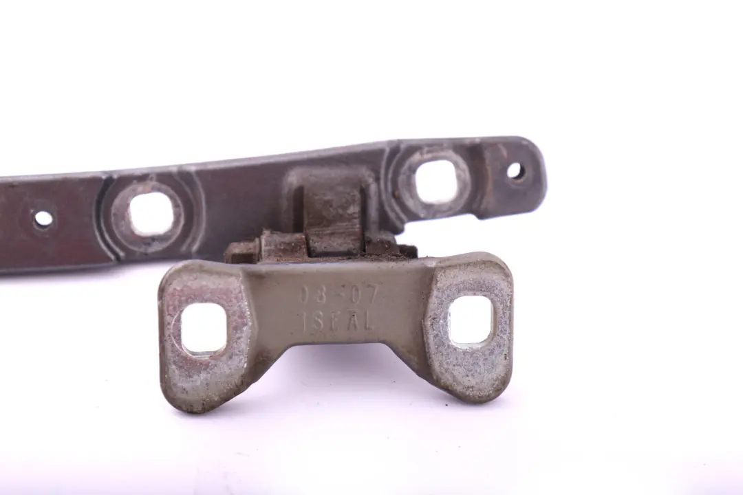 Bisagra Puerta Trasera Partida Derecha Plata Oscuro para Mini Clubman R55 con número de pieza 2757542 Mini Clubman R55 Bisagra Puerta Trasera Partida Derecha Plata Oscuro - SKU 2757542-DS - Número de pieza 2757542