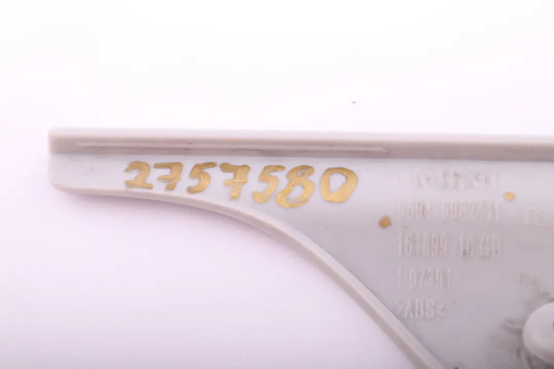 Apertura Staffa di Chiusura Dx Chiaro Grigio 06946962411 per Mini Clubman R55 con numero di parte 2757580 Mini Clubman R55 Apertura Staffa di Chiusura Dx Chiaro Grigio 06946962411 - SKU 2757580 - Numero di parte 2757580