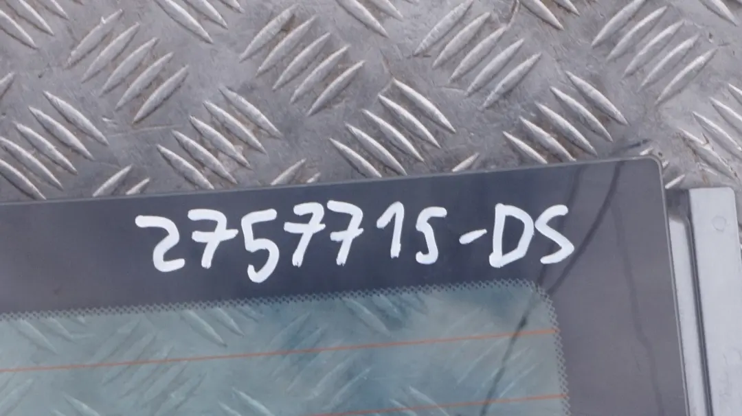 Klapa bagażnika tył drzwi lewa do MINI R55 Clubman o numerze 2757715 MINI R55 Clubman Klapa bagażnika tył drzwi lewa - SKU 2757715-DS - Numer Części 2757715