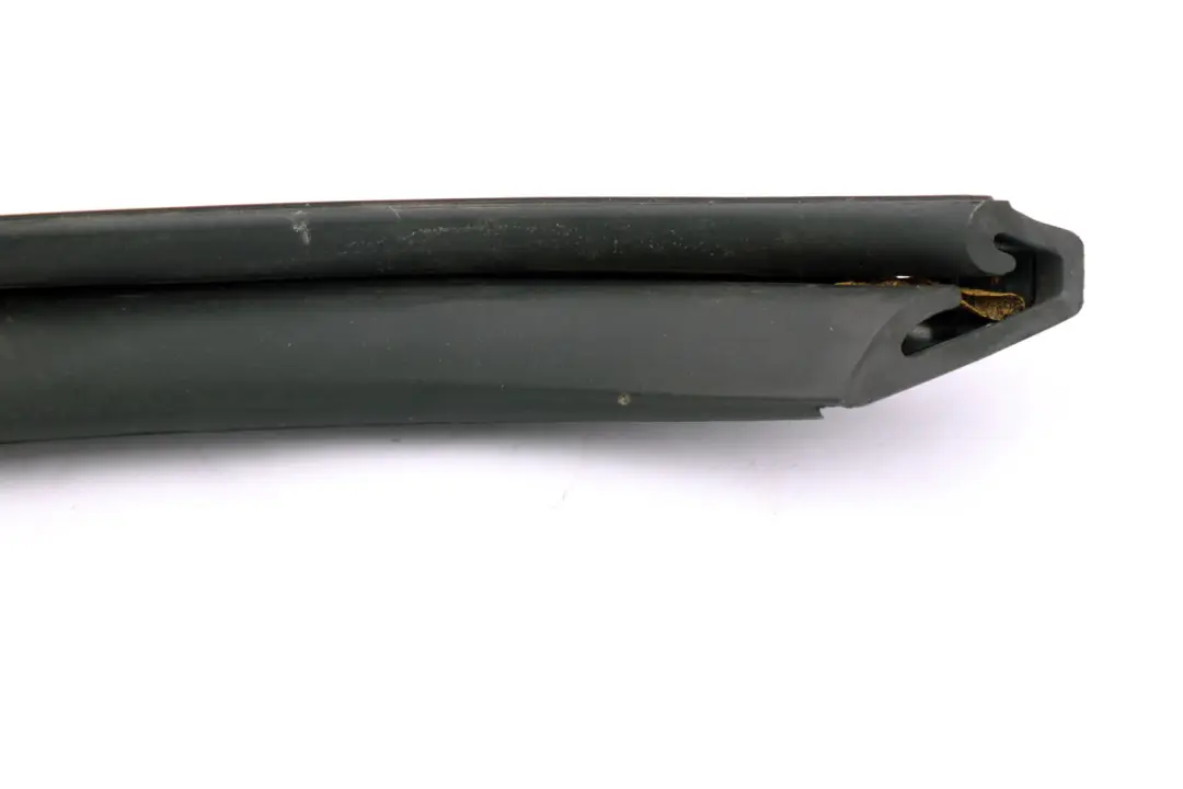 Joint Arriere Droite pour Mini Cooper R57 F57 Cabriolet à propos du numéro de pièce 2758112 Mini Cooper R57 F57 Cabriolet Joint Arriere Droite - SKU 2758112 - Numéro de pièce 2758112