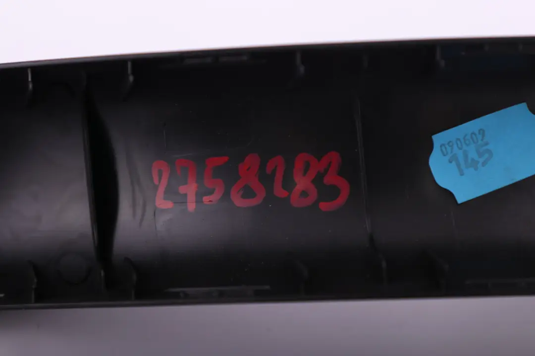 Osłona Obudowa Zagłówków Pałąka 2757937 do MINI R57 o numerze 2758283 MINI R57 Osłona Obudowa Zagłówków Pałąka 2757937 - SKU 2758283 - Numer Części 2758283