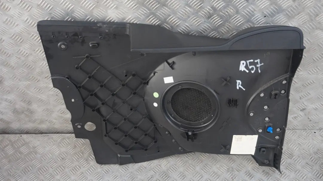 Boczek prawy tapicerka prawa carbon black do MINI R57 o numerze 2758458 MINI R57 Boczek prawy tapicerka prawa carbon black - SKU 2758458 - Numer Części 2758458