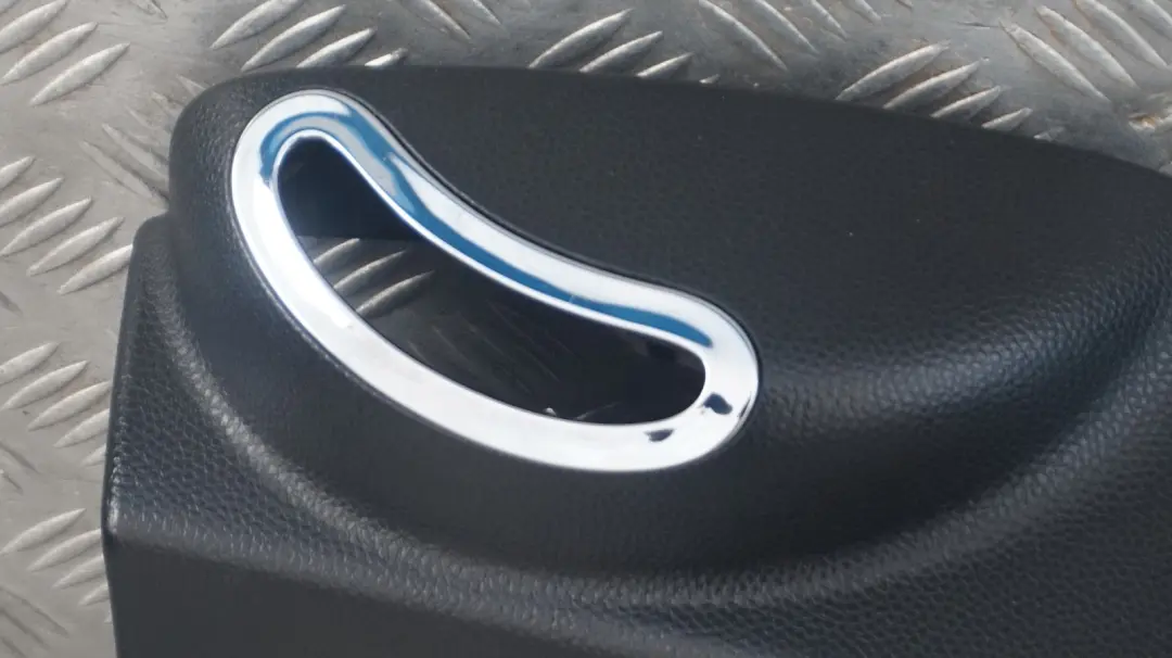 Boczek prawy tapicerka prawa carbon black do MINI R57 o numerze 2758458 MINI R57 Boczek prawy tapicerka prawa carbon black - SKU 2758458 - Numer Części 2758458