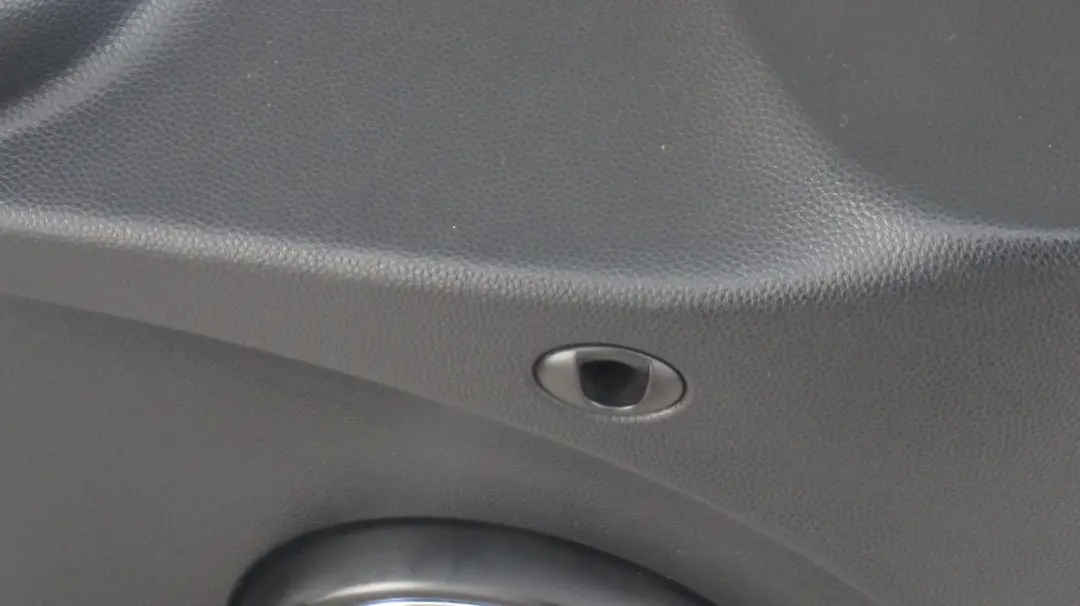 Boczek prawy tapicerka prawa carbon black do MINI R57 o numerze 2758458 MINI R57 Boczek prawy tapicerka prawa carbon black - SKU 2758458 - Numer Części 2758458