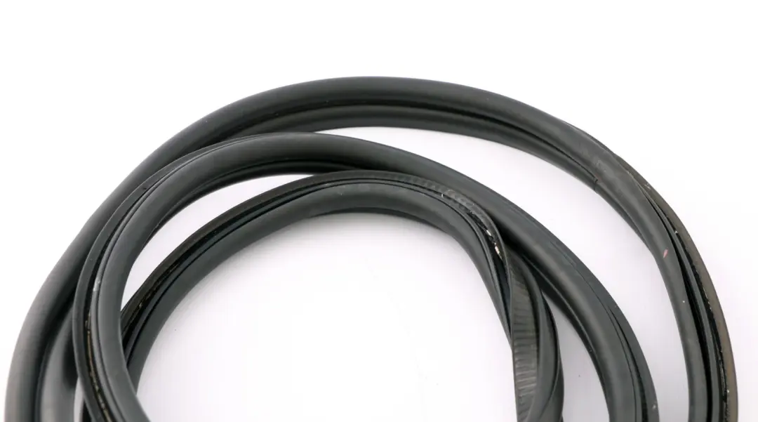 Sello goma tapa maletero para Mini Roadster R59 con número de pieza 2758884 Mini Roadster R59 Sello goma tapa maletero - SKU 2758884 - Número de pieza 2758884