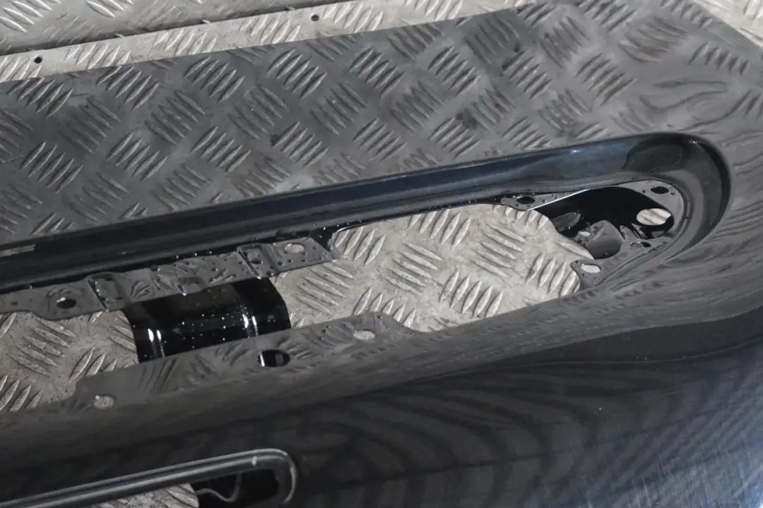 Klapa tylna Midnight Black do MINI Roadster R59 o numerze 2759117 MINI Roadster R59 Klapa tylna Midnight Black - SKU 2759117-MNB - Numer Części 2759117