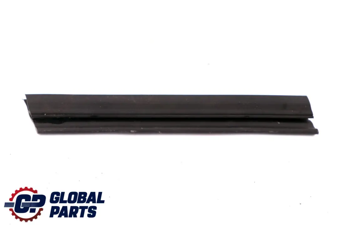 Schachtabdichtung Arriere Interieur Droite pour BMW Z4 Serie E84 à propos du numéro de pièce 2990324 BMW Z4 Serie E84 Schachtabdichtung Arriere Interieur Droite - SKU 2990324 - Numéro de pièce 2990324