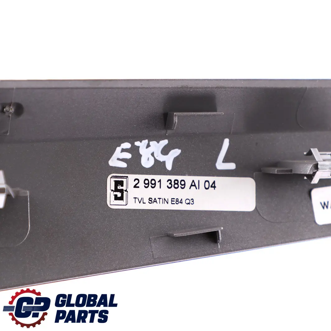 Striscia Porta Anteriore Posteriore Sinistra Argento Satinato per BMW X1 E84 con numero di parte 2991389 BMW X1 E84 Striscia Porta Anteriore Posteriore Sinistra Argento Satinato - SKU 2991389 - Numero di parte 2991389