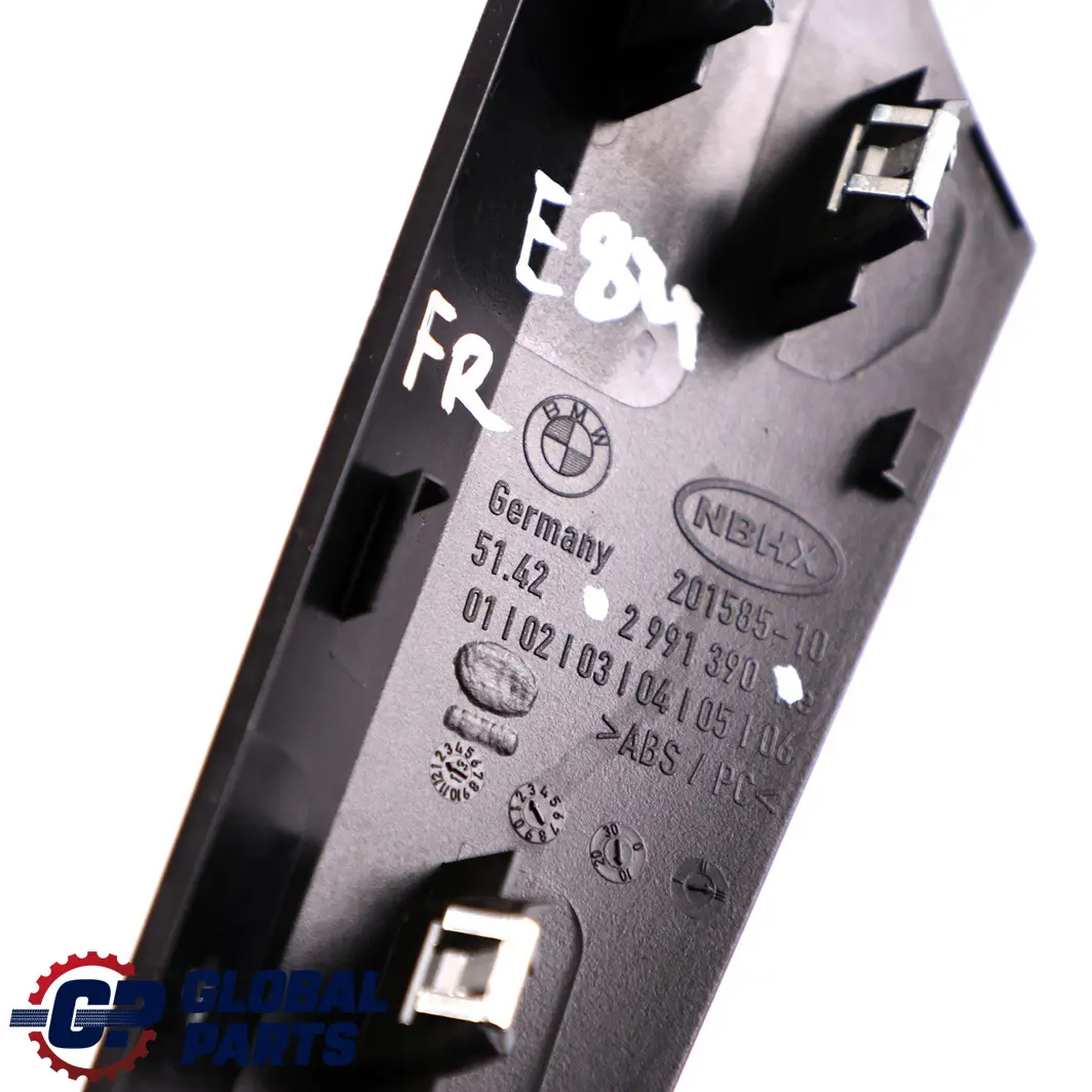 Cubre Liston Puerta Delantera Trasera Derecha Satinado Plata para BMW E84 con número de pieza 2991390 BMW E84 Cubre Liston Puerta Delantera Trasera Derecha Satinado Plata - SKU 2991390 - Número de pieza 2991390
