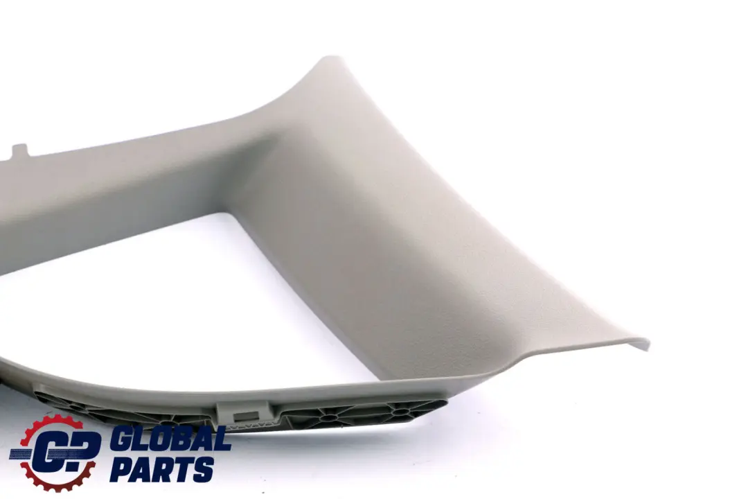 Tapa Columna D Trim Gris Derecha 2991312 para BMW E84 con número de pieza 2991838 BMW E84 Tapa Columna D Trim Gris Derecha 2991312 - SKU 2991838 - Número de pieza 2991838