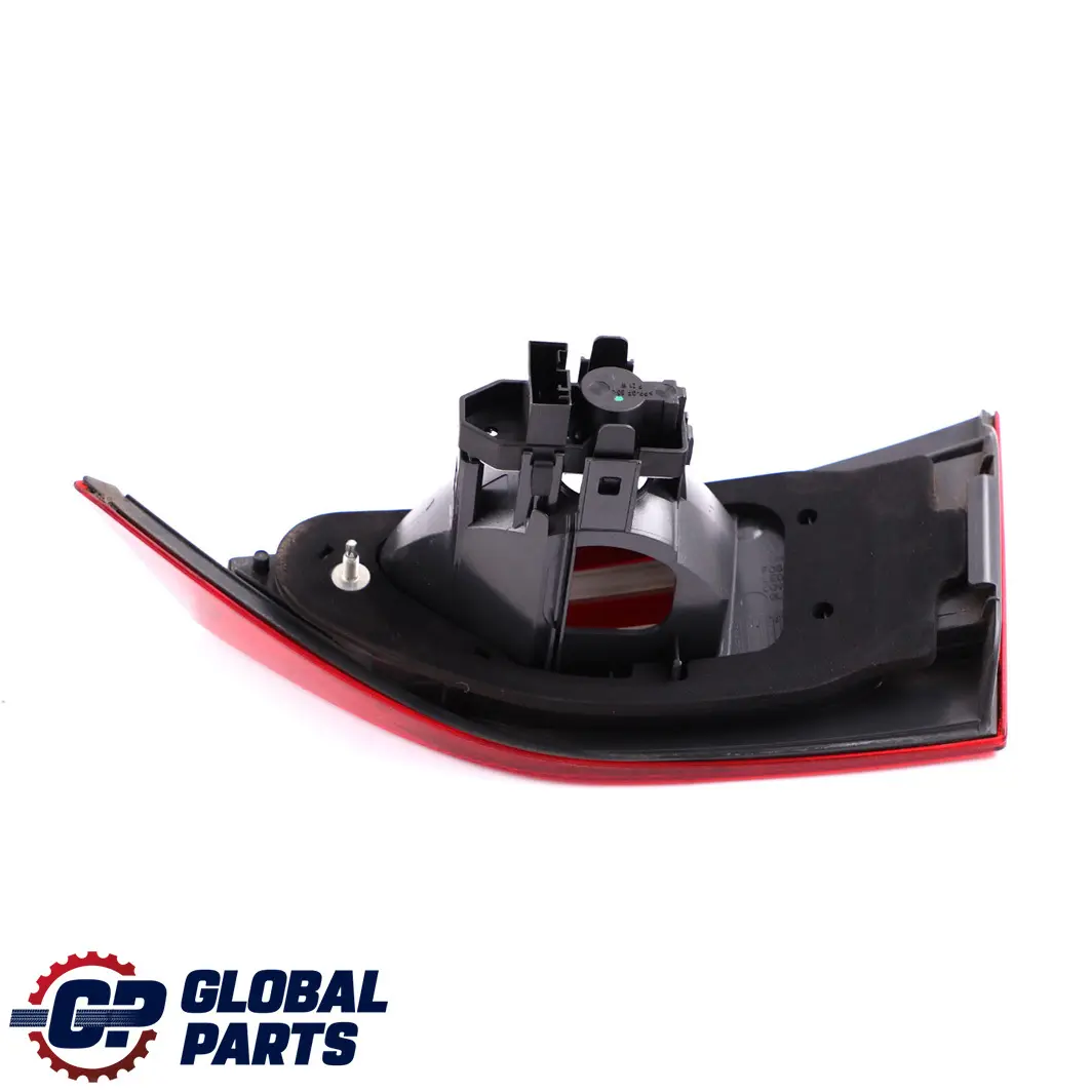 Lampa Klapy Bagażnika Tył Lewo Lewa do BMW X1 E84 o numerze 2992479 BMW X1 E84 Lampa Klapy Bagażnika Tył Lewo Lewa - SKU 2992479 - Numer Części 2992479