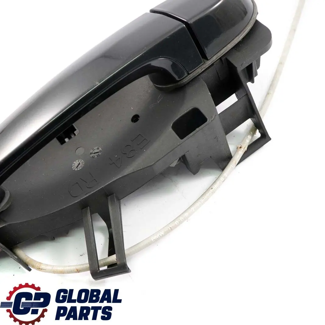 Maniglia Porta Esterna Posteriore Destra Black Sapphire 475 Nero per BMW X1 E84 con numero di parte 2992976 BMW X1 E84 Maniglia Porta Esterna Posteriore Destra Black Sapphire 475 Nero - SKU 2992976-BS - Numero di parte 2992976