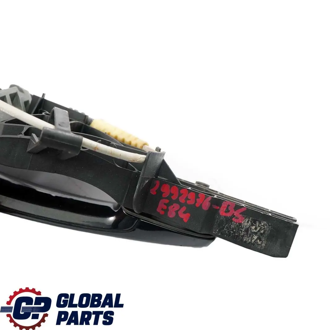 Manija De La puerta trasera derecha exterior O / S Negro Zafiro 475 para BMW E84 con número de pieza 2992976 BMW E84 Manija De La puerta trasera derecha exterior O / S Negro Zafiro 475 - SKU 2992976-BS - Número de pieza 2992976