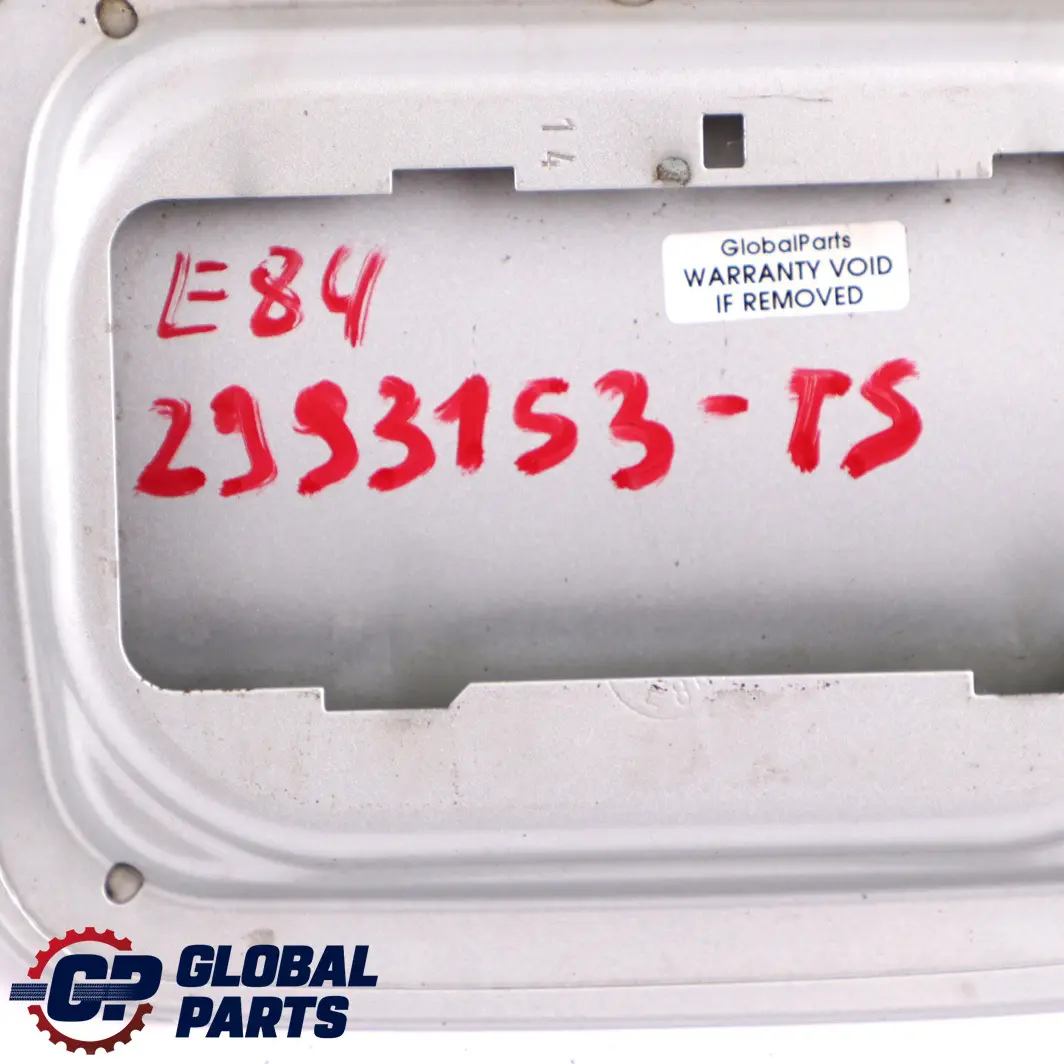 Deckel Abdeckung Fill In Flap Titansilber 354 für BMW X1 E84 Tank mit Teilenummer 2993153 BMW X1 E84 Tank Deckel Abdeckung Fill In Flap Titansilber 354 - SKU 2993153-TS - Teilenummer 2993153