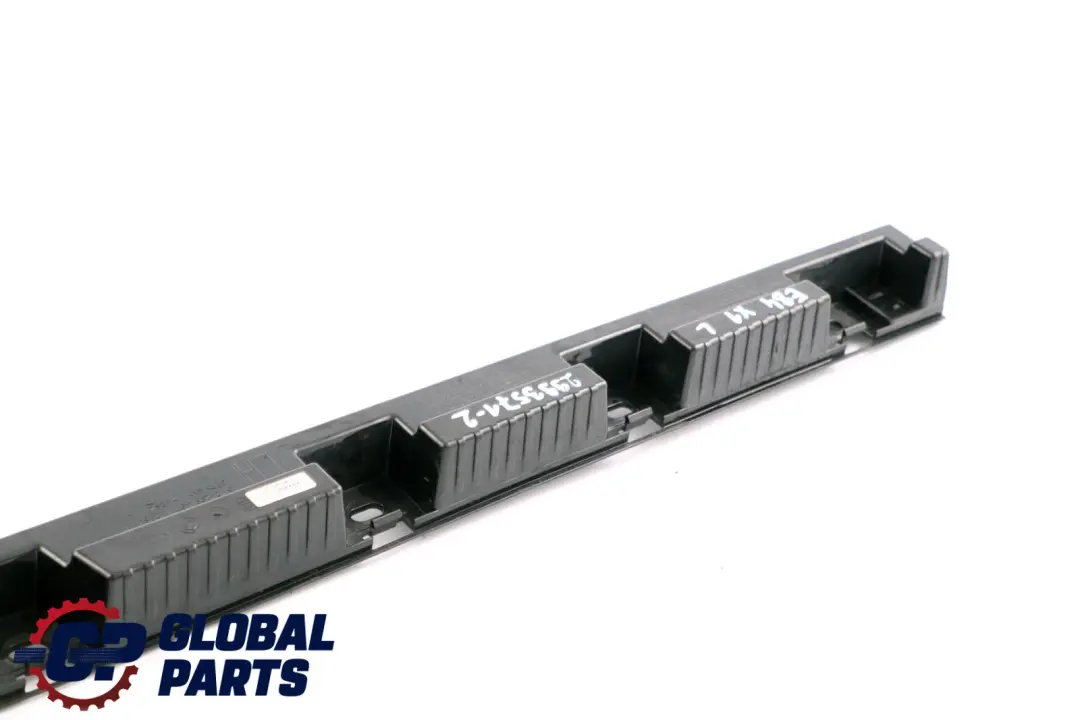 Tira De Retencion Faldon Sill Soporte Izquierda 2991497 para BMW E84 con número de pieza 2993571 BMW E84 Tira De Retencion Faldon Sill Soporte Izquierda 2991497 - SKU 2993571-2 - Número de pieza 2993571