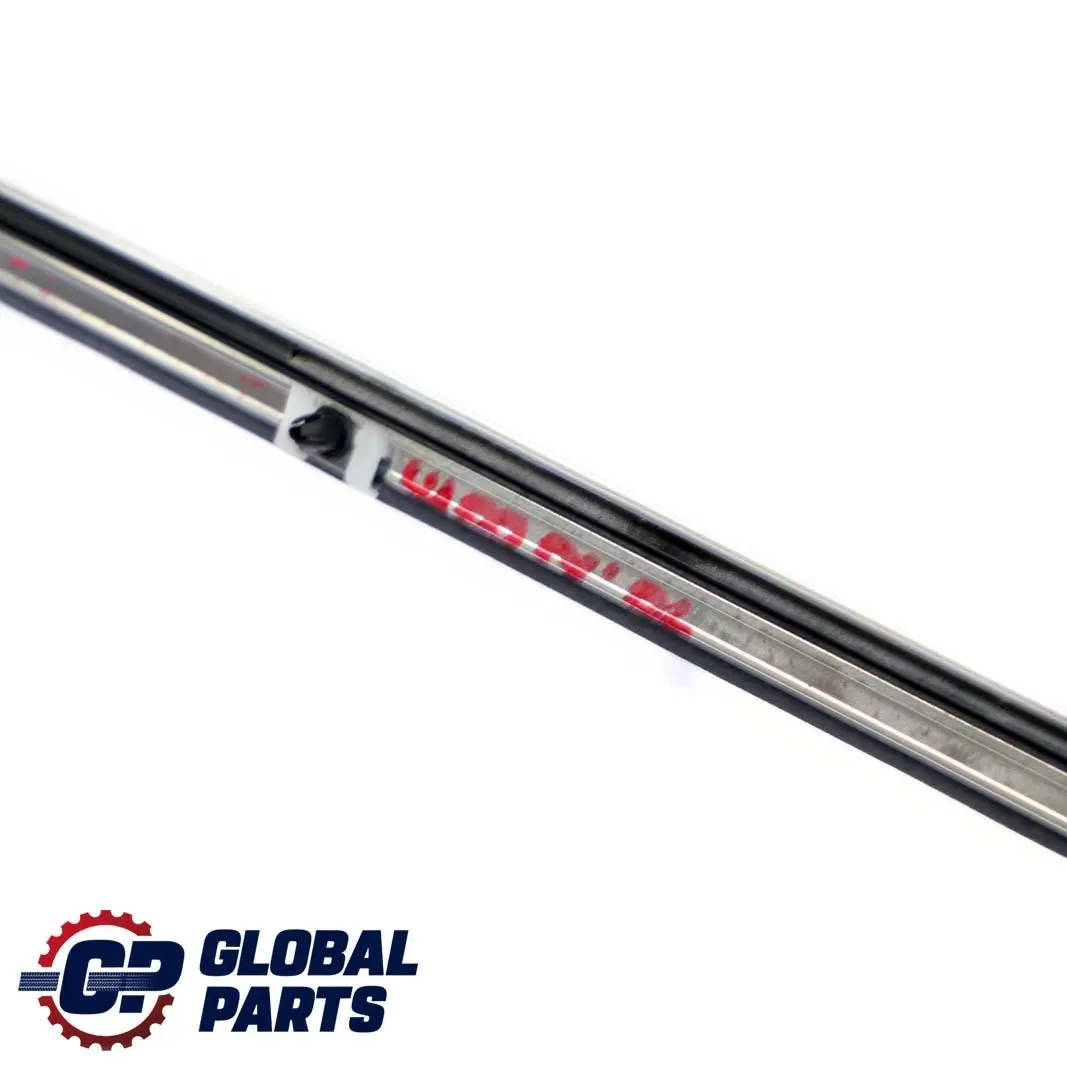 Listwa Ramka Szyby Chrom Prawa do BMW E82 o numerze 2996072 BMW E82 Listwa Ramka Szyby Chrom Prawa - SKU 2996072 - Numer Części 2996072
