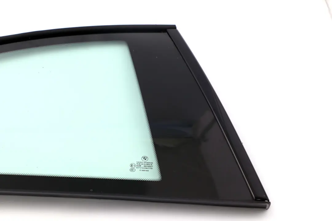 Szyba karoseryjna prawa prawy tył do BMW E82 o numerze 2996096 BMW E82 Szyba karoseryjna prawa prawy tył - SKU 2996096 - Numer Części 2996096