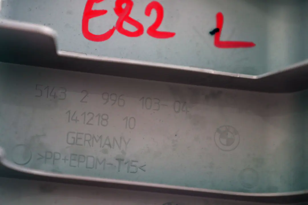 BMW E82 Apertura B-S?ule SX Alaskagrau Grigio - SKU 2996103 - Numero di parte 51432996103