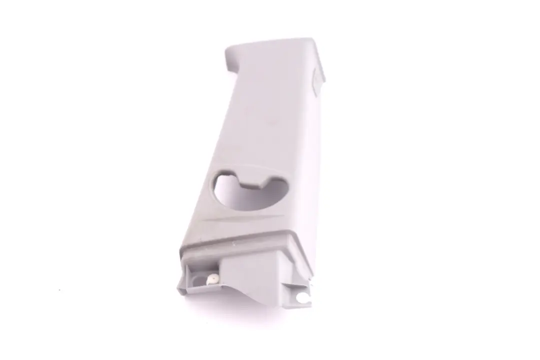 Columna B Pilar Derecho Tapa embellecedora Alaskagrau Gris para BMW E82 con número de pieza 2996104 BMW E82 Columna B Pilar Derecho Tapa embellecedora Alaskagrau Gris - SKU 2996104 - Número de pieza 2996104