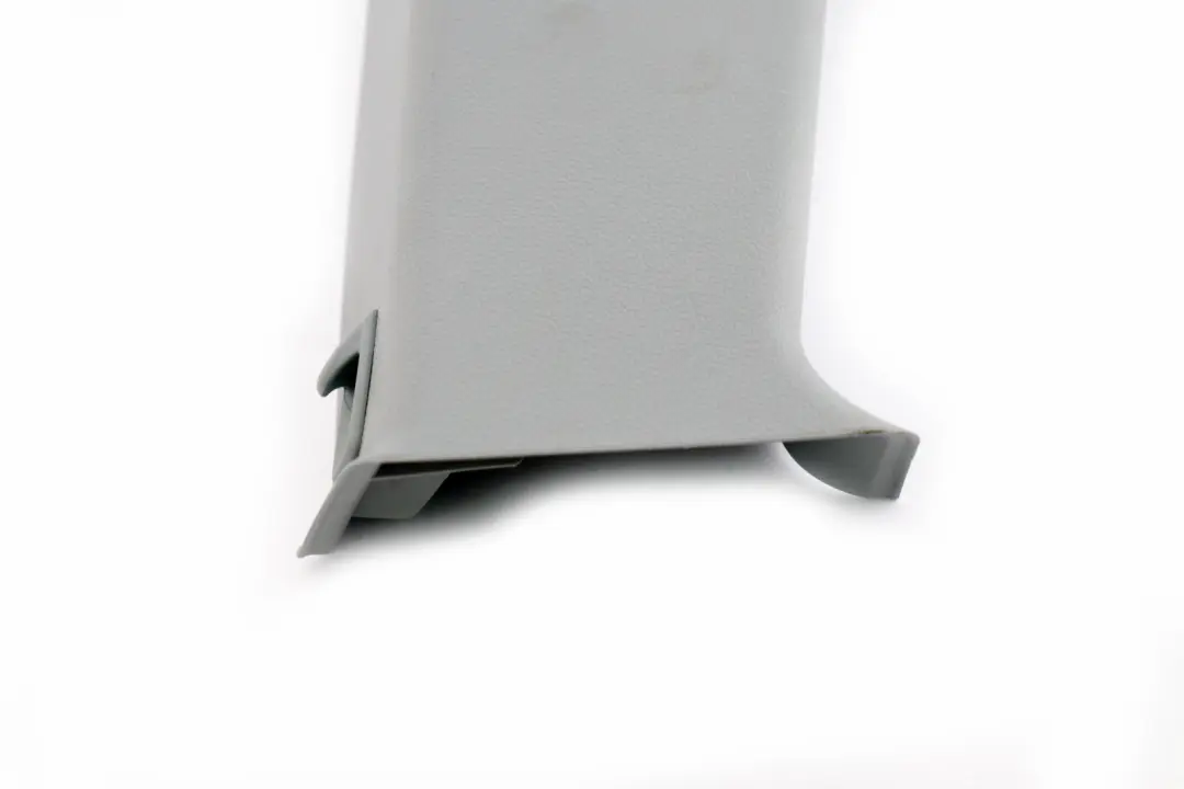 Columna B Pilar Derecho Tapa embellecedora Alaskagrau Gris para BMW E82 con número de pieza 2996104 BMW E82 Columna B Pilar Derecho Tapa embellecedora Alaskagrau Gris - SKU 2996104 - Número de pieza 2996104