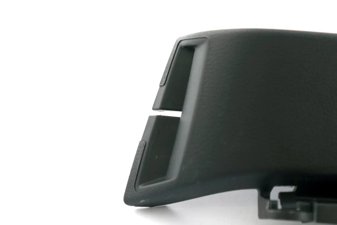 Tapa Guia Salida Cinturon Tunel Trasero Izquierdo ANTHRAZIT para BMW E82 con número de pieza 2996361 BMW E82 Tapa Guia Salida Cinturon Tunel Trasero Izquierdo ANTHRAZIT - SKU 2996107 - Número de pieza 2996361