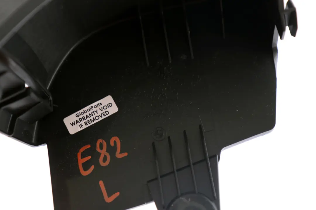 Osłona pasa prawa prawy tył 2996108 do BMW E82 o numerze 2996361 BMW E82 Osłona pasa prawa prawy tył 2996108 - SKU 2996107 - Numer Części 2996361