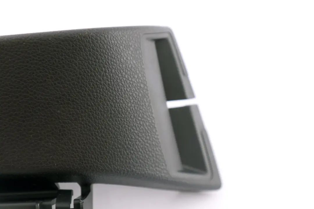 Tapa Salida Cinturon Tunel Trasero Derecho Antracita para BMW E82 con número de pieza 2996362 BMW E82 Tapa Salida Cinturon Tunel Trasero Derecho Antracita - SKU 2996108 - Número de pieza 2996362