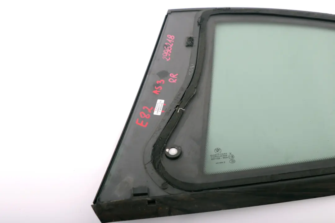 Right O/S Side Window AS3 Glanzschwarz High Gloss to BMW 1 Series E82 Rear with Part number 2996218 BMW 1 Series E82 Rear Right O/S Side Window AS3 Glanzschwarz High Gloss - SKU 2996218 - Part number 2996218