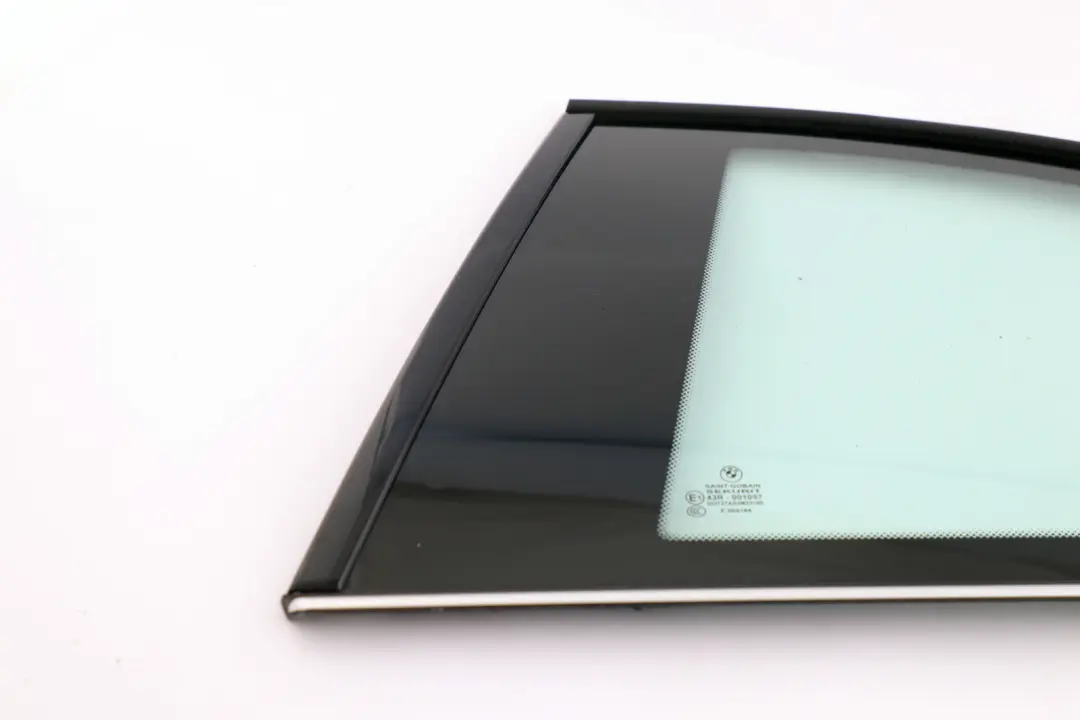 Ventana Lateral AS2 Trasera Izquierda Cromo para BMW E82 con número de pieza 2996219 BMW E82 Ventana Lateral AS2 Trasera Izquierda Cromo - SKU 2996219 - Número de pieza 2996219