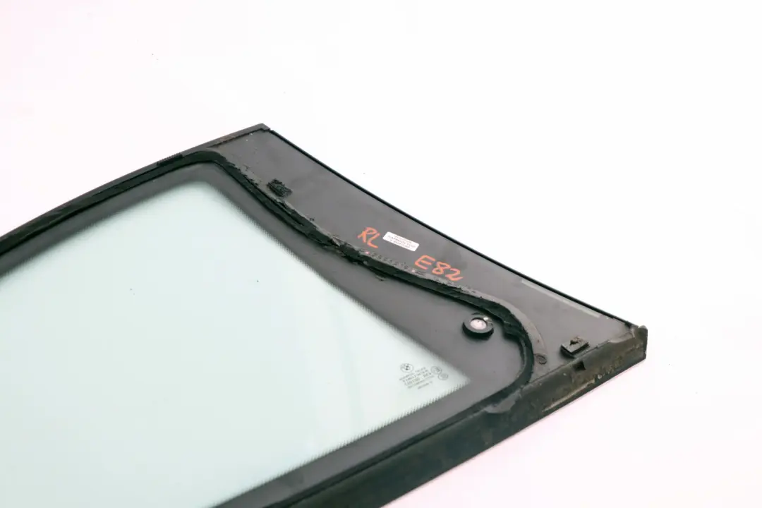 Ventana Lateral AS2 Trasera Izquierda Cromo para BMW E82 con número de pieza 2996219 BMW E82 Ventana Lateral AS2 Trasera Izquierda Cromo - SKU 2996219 - Número de pieza 2996219