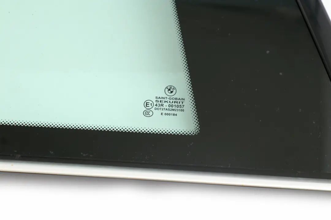 Ventana lateral AS2 Trasera Derecha Cromo para BMW E82 con número de pieza 2996220 BMW E82 Ventana lateral AS2 Trasera Derecha Cromo - SKU 2996220 - Número de pieza 2996220