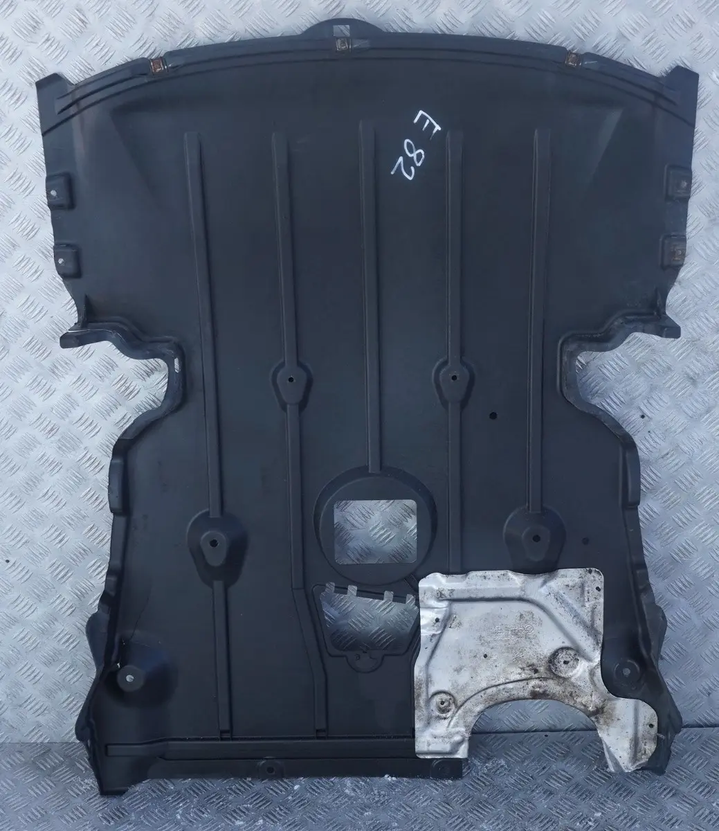 Underbonnet Tray Shield Protection Screen to BMW 1 Series E82 Petrol Engine with Part number 2996364 BMW 1 Series E82 Petrol Engine Underbonnet Tray Shield Protection Screen - SKU 2996364 - Part number 2996364