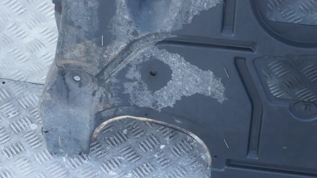 Underbonnet Tray Shield Protection Screen to BMW 1 Series E82 Petrol Engine with Part number 2996364 BMW 1 Series E82 Petrol Engine Underbonnet Tray Shield Protection Screen - SKU 2996364 - Part number 2996364