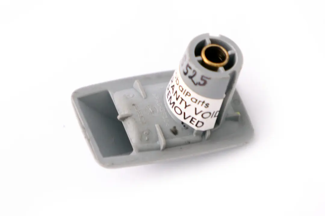 Abrigo Gancho Columna B Alaskagrau Gris 2996523 para BMW E82 con número de pieza 2996525 BMW E82 Abrigo Gancho Columna B Alaskagrau Gris 2996523 - SKU 2996525 - Número de pieza 2996525