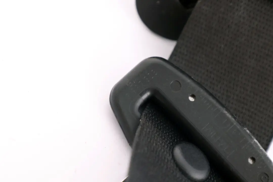 Limiteur de force supérieur de la ceinture Avant gauche pour BMW E82 à propos du numéro de pièce 2997303 BMW E82 Limiteur de force supérieur de la ceinture Avant gauche - SKU 2997303 - Numéro de pièce 2997303