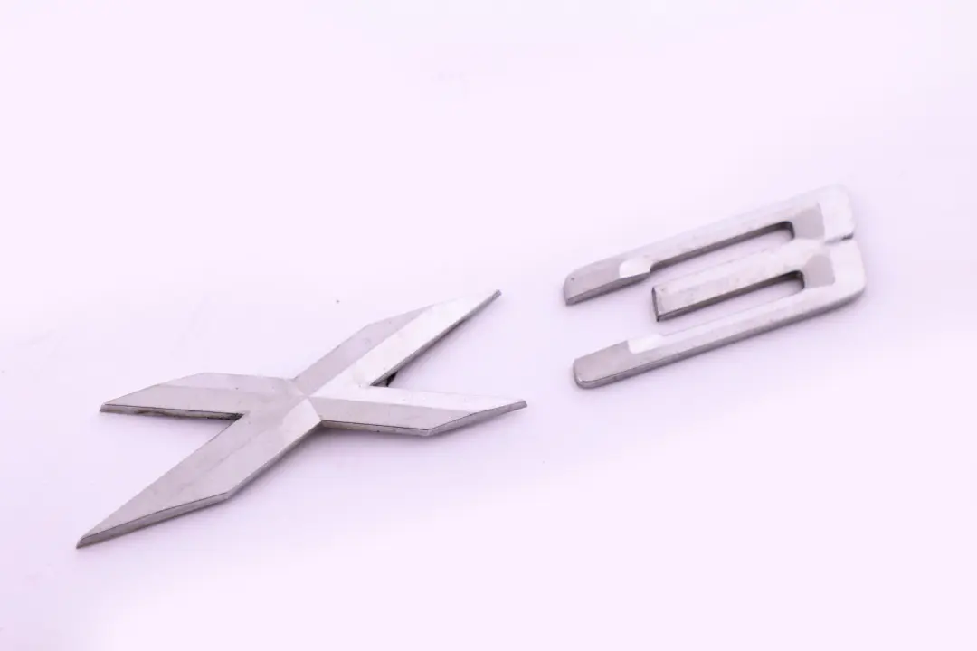 Monogramme 'X3' , Coffre Arriere pour BMW X3 Serie E83 à propos du numéro de pièce 3330132 BMW X3 Serie E83 Monogramme 'X3' , Coffre Arriere - SKU 3330132 - Numéro de pièce 3330132
